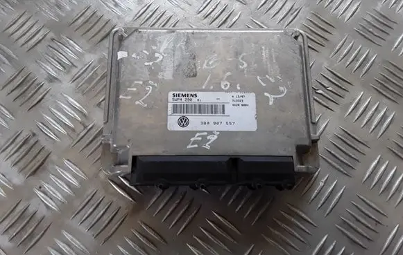 Volkswagen PASSAT B5 Engine control unit/module 5WP429001 3B0907557