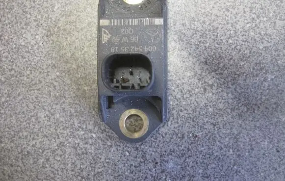 Mercedes-Benz E W211 Acceleration sensor 0045423518