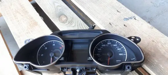 Audi A5 8T 8F Speedometer (instrument cluster) 8T0920981B