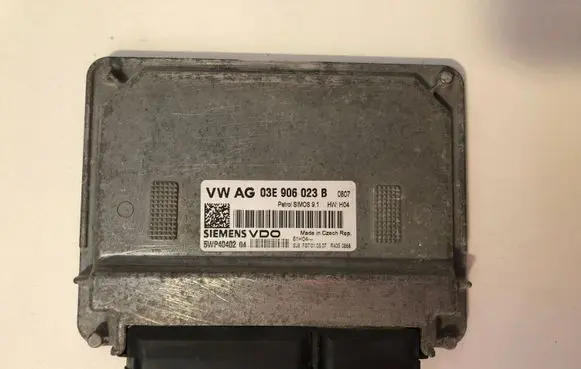 Skoda Fabia Mk2 (5J) Engine control unit/module 03E906023B 5WP4040204 5WP40402