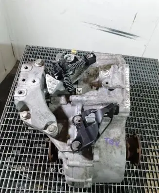 Volkswagen PASSAT B8 Manual 5 speed gearbox TGV