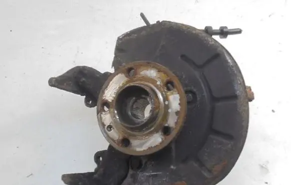 Volkswagen Polo IV 9N3 Front wheel hub spindle knuckle 