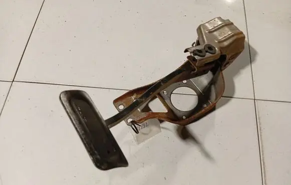 Nissan Quest Brake pedal 
