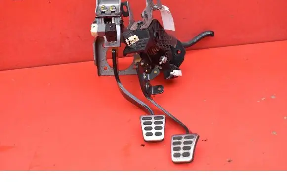 Hyundai Genesis Accelerator throttle pedal 