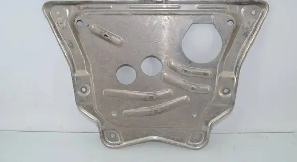 BMW X6M F86 Engine splash shield/under tray 6853815 31116853815