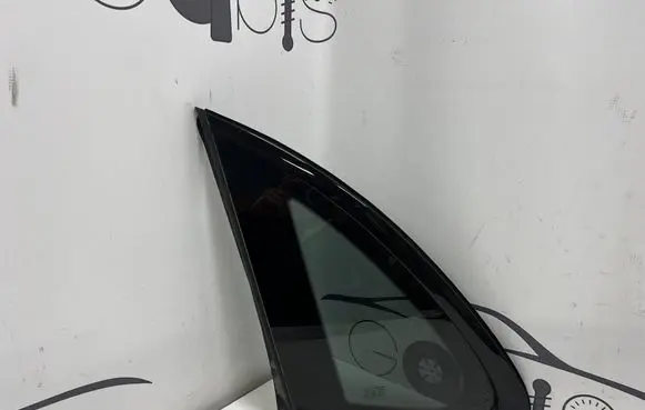 Porsche Cayenne (9Y0 9Y3) Rear side window E1743R00102