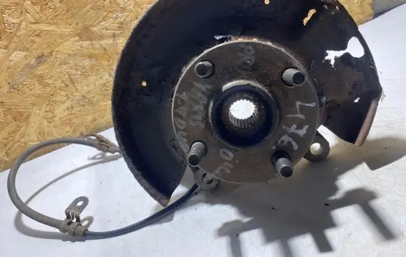 Toyota Yaris Front wheel hub