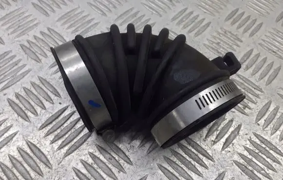 Suzuki Swift I Air intake hose/pipe