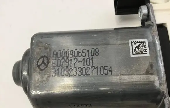 Mercedes-Benz EQE v295 Front door window regulator motor A0009065108