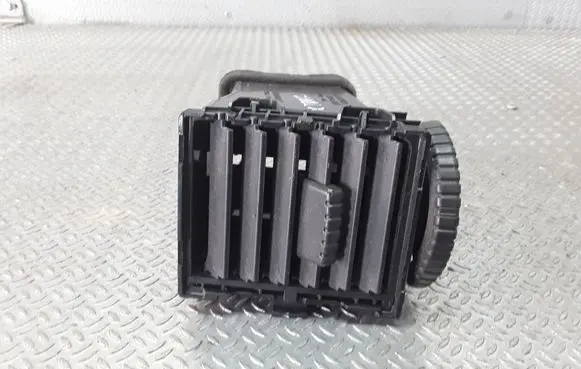 Nissan X-Trail T30 Dashboard side air vent grill/cover trim 68750EQ000