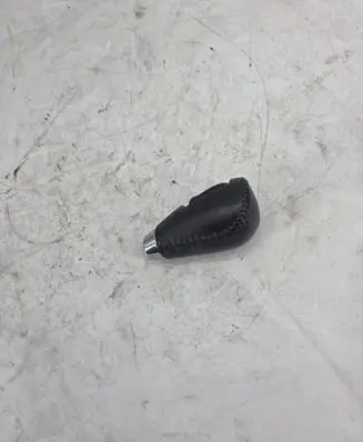 Chrysler Pacifica Gear lever shifter trim leather/knob