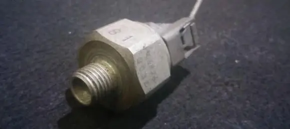 Toyota Corolla E110 Air conditioning (A/C) pressure sensor 05p2300353