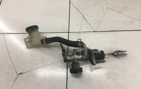 Nissan Almera N16 Clutch master cylinder