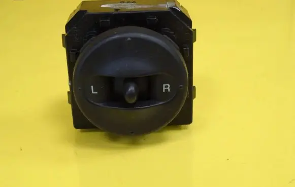 KIA Carens II Wing mirror switch