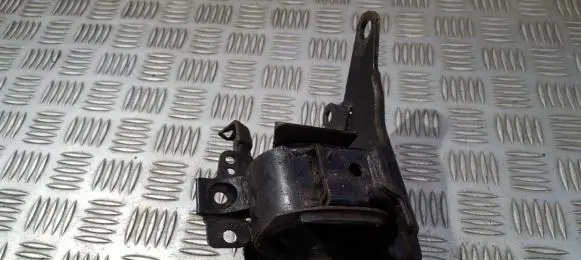 Toyota Avensis T250 Engine mount bracket
