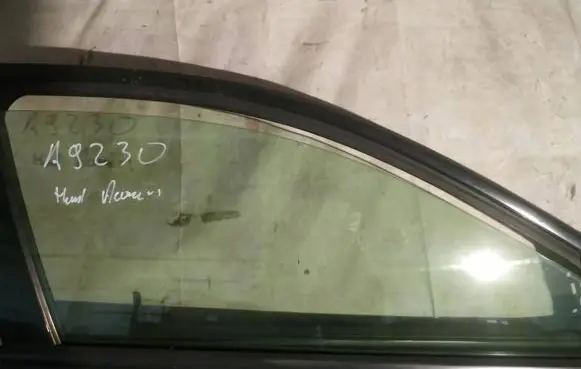Honda Accord Front door window glass four-door as2