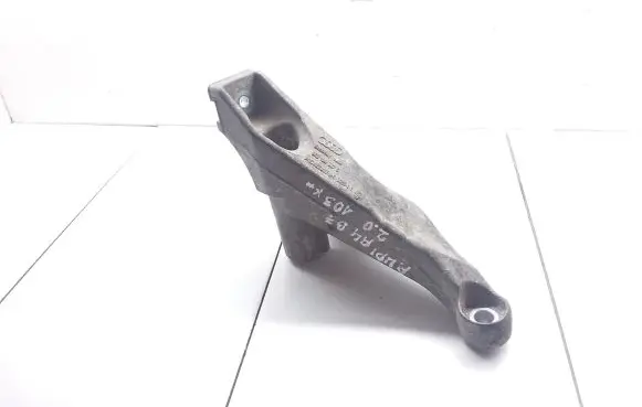 Audi A4 S4 B7 8E 8H Engine mounting bracket 8E0199307S