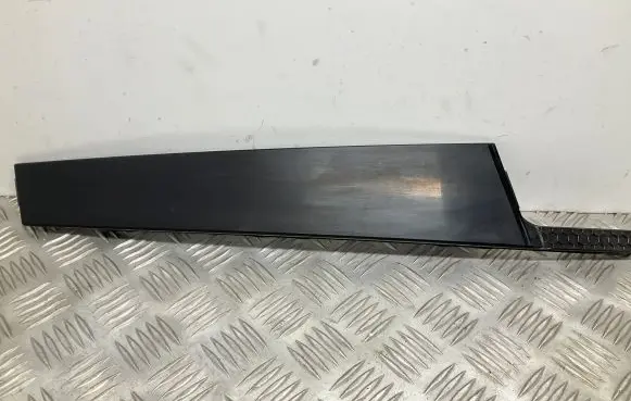 Skoda Octavia Mk3 (5E) Front door glass trim molding 5E0837901