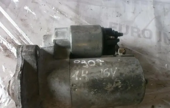 Peugeot 307 Starter motor 9647982880