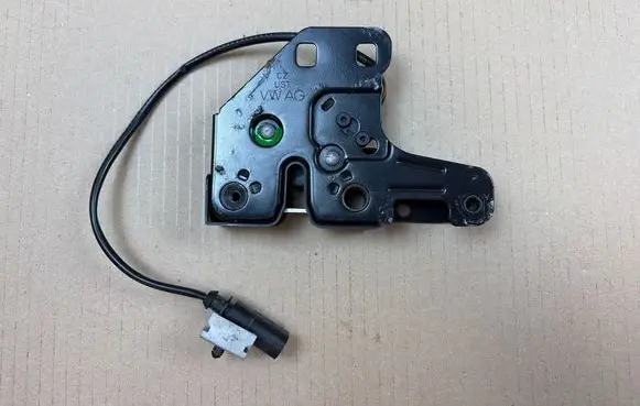 Seat Exeo (3R) Engine bonnet/hood lock/catch