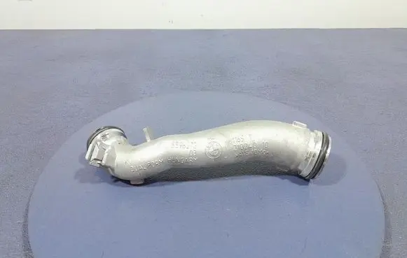 BMW X3 E83 Air intake hose/pipe 8596272