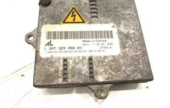Audi A3 S3 8P Voltage converter/converter module 1307329066