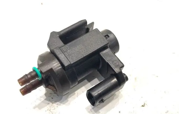 BMW 5 G30 G31 G38 Fuel pressure regulator 8570591