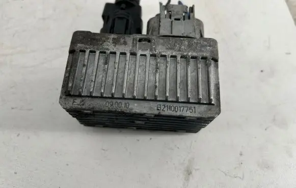 Opel Zafira C Glow plug pre-heat relay B2110017751 090010