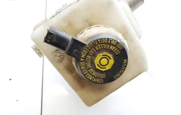 BMW X5 E70 Brake fluid reservoir 32665504