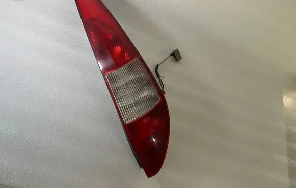 Ford Mondeo Mk III Rear/tail lights 1S7113404C