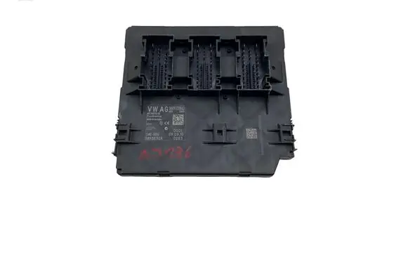 Volkswagen Touran I Central body control module 5K0937084D