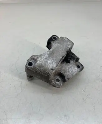 Opel Insignia B Engine mounting bracket 84328336