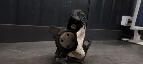 Mazda 323 Gearbox mounting bracket