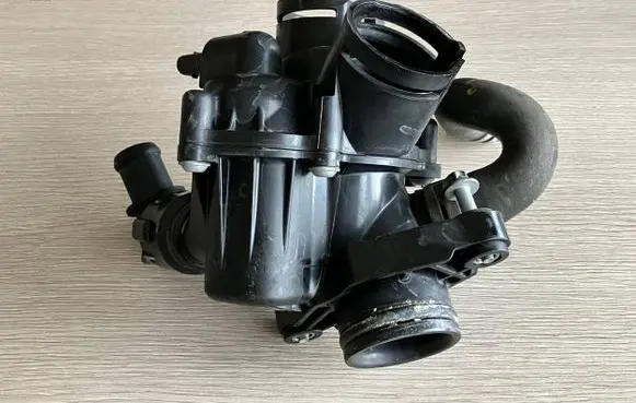 Mercedes-Benz C W205 Thermostat housing A2742001382 PA66GF30
