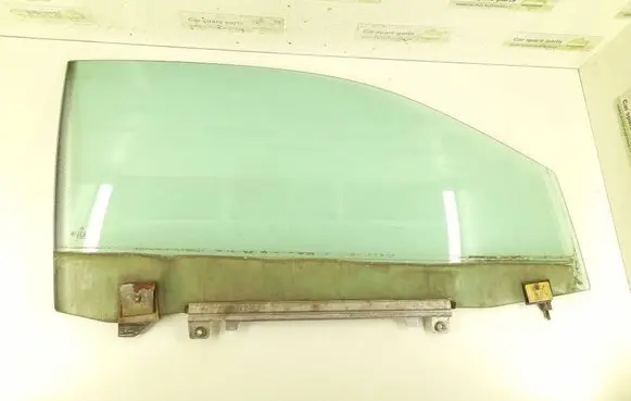 Mercedes-Benz CLK A208 C208 Front door window glass four-door 2087200818 A2087200818