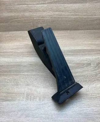 Accelerator throttle pedal