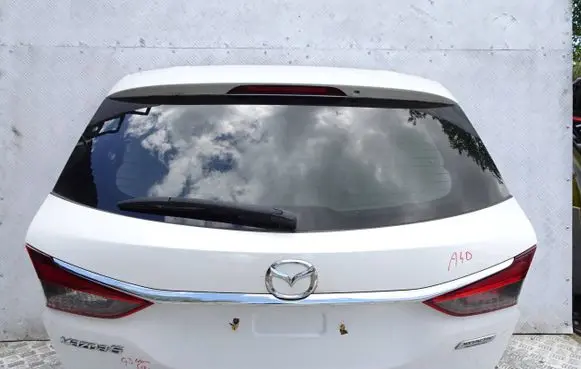 Mazda 6 Truck tailgate sadf