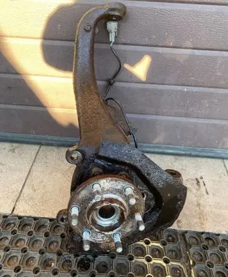 Nissan Pathfinder R51 Front wheel hub spindle knuckle