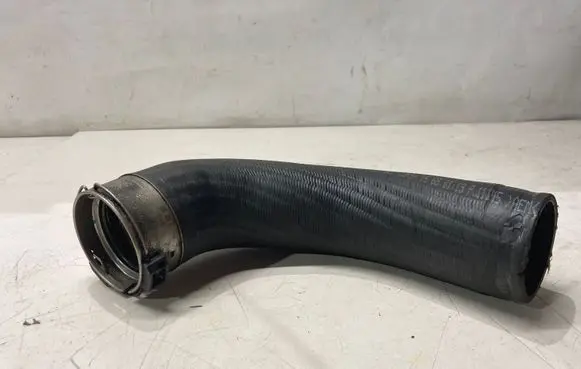 Volvo V40 Intercooler hose/pipe 31657755