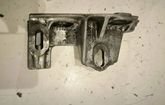 Volkswagen Sharan Engine mounting bracket 7M3188600A