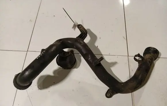 Volkswagen PASSAT B6 Intercooler hose/pipe 1k0145770b