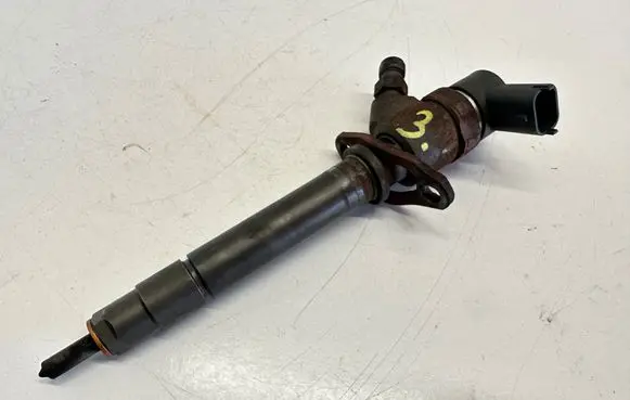 Volvo XC70 Fuel injector 8658351