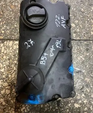Volkswagen PASSAT B5.5 Rocker cam cover 038103475