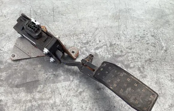 Cadillac CTS Accelerator throttle pedal
