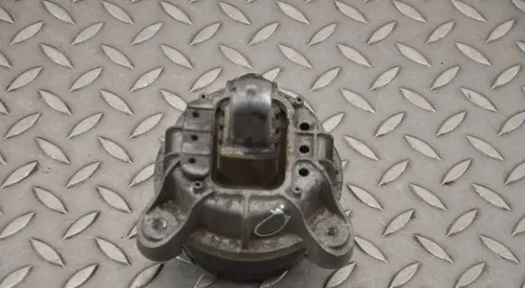 BMW 5 F10 F11 Engine mount bracket 6785602