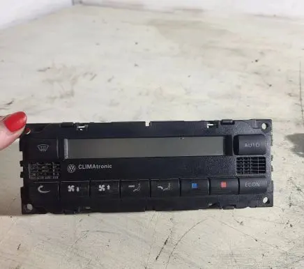 Volkswagen PASSAT B5.5 Climate control unit 3B1907044H 2400022303