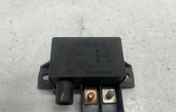 Mercedes-Benz E W211 Other relay A0025426419 0332002167