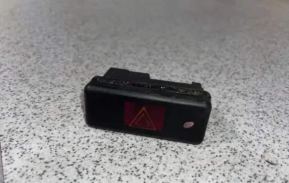 BMW 5 E39 Hazard light switch 8350947