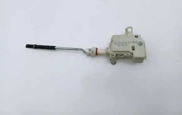 Volkswagen PASSAT B5.5 Tailgate boot lock/latch motor 3B0959782