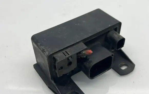 Mercedes-Benz E W211 Glow plug pre-heat relay 0285454032